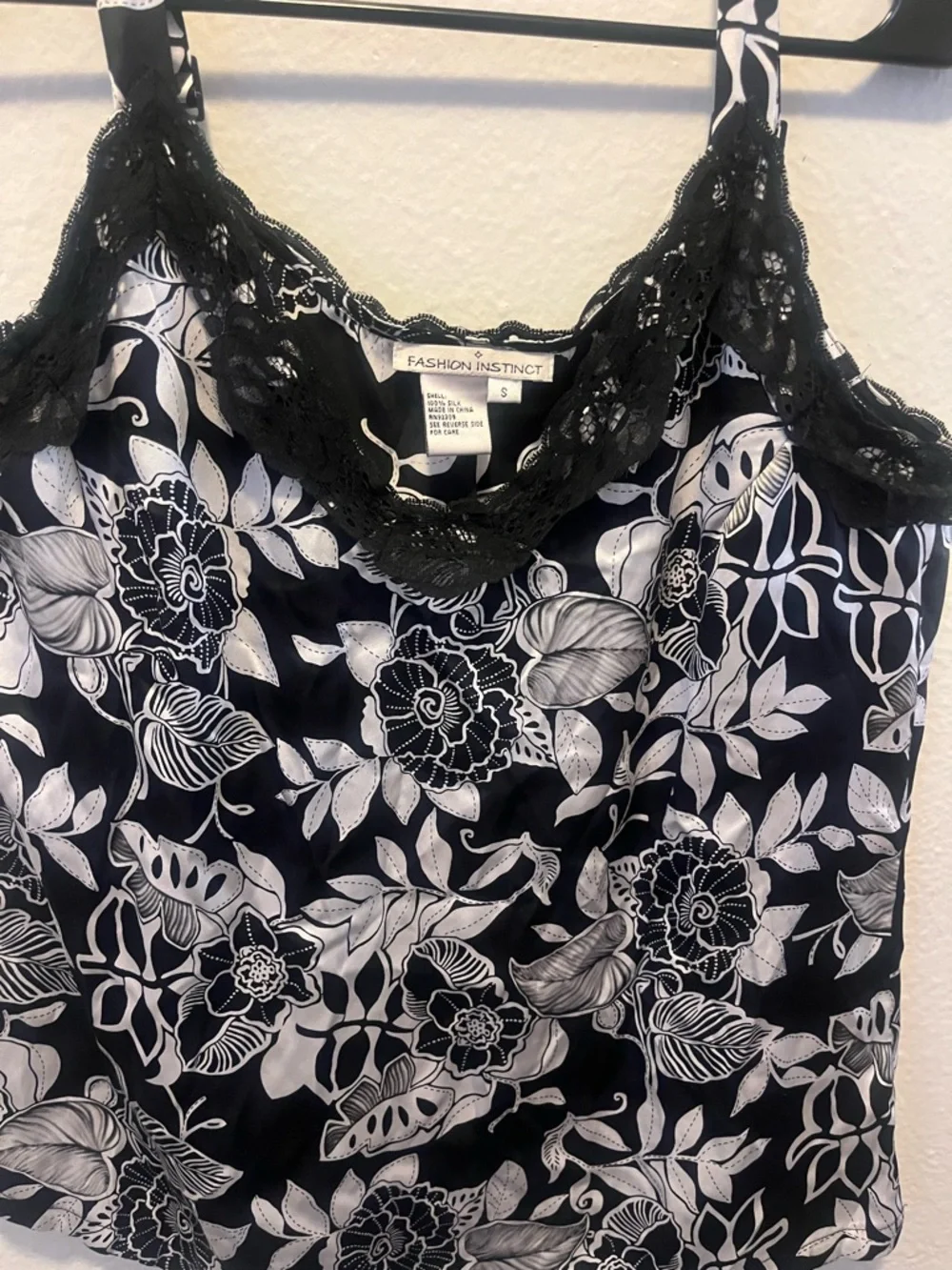 ✨Floral 100% Silk Lace-Trim Cami in Black & Cream - Picture 3 of 8